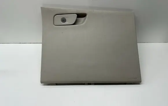Chrysler Pacifica Glove box 5101625 2918439 618681