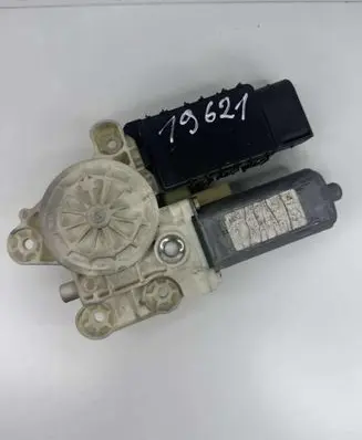Mercedes-Benz A W168 Front door window regulator motor 0130822024