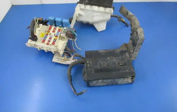Nissan Almera Tino Fuse box set 24350-5M310