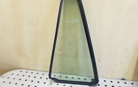 Toyota RAV 4 (XA20) Rear vent window glass 