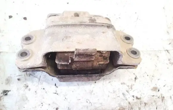 Volkswagen Touran I Engine mount bracket 1k0199555