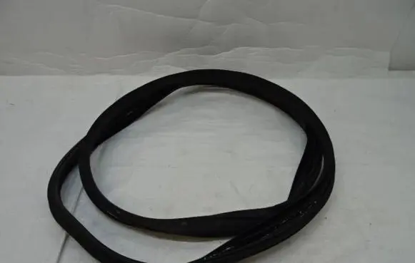 Peugeot 108 Front door rubber seal