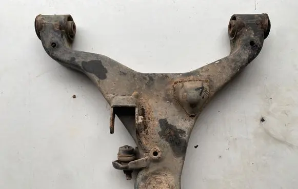 Nissan Pathfinder R51 Front lower control arm/wishbone