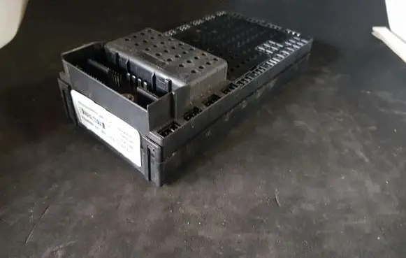 Volvo XC70 Fuse module 08696098
