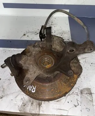 Toyota RAV 4 (XA20) Front wheel hub