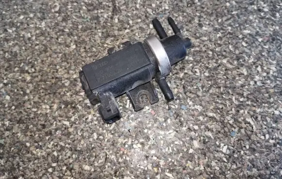 Audi A6 S6 C4 4A Turbo solenoid valve 1H0906627