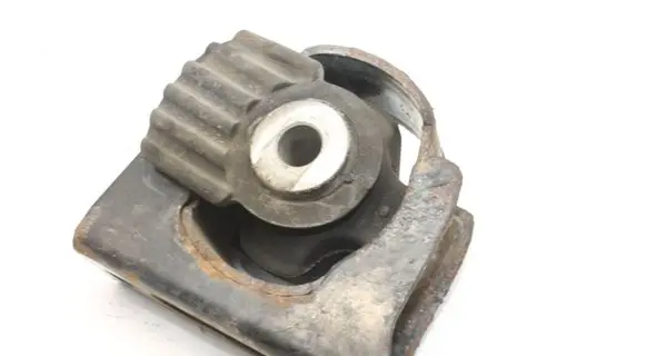 Toyota RAV 4 (XA40) Gearbox mount