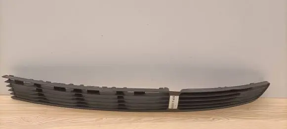 Volkswagen PASSAT B5 Front bumper lower grill 3B0853677A