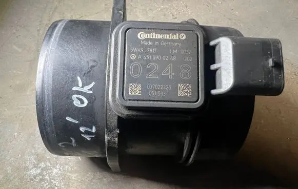 Mercedes-Benz E W212 Mass air flow meter A6519000248 6519000248