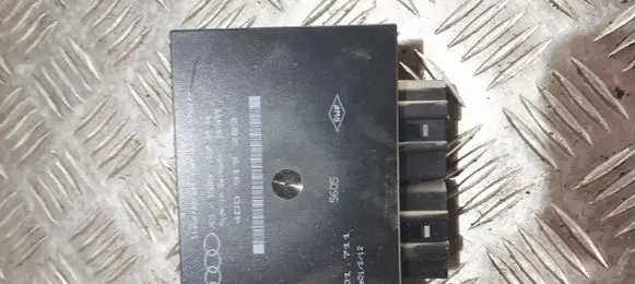 Audi A8 S8 D2 4D Parking PDC control unit/module 4D0919283