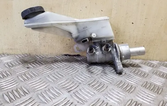 Nissan Qashqai Master brake cylinder