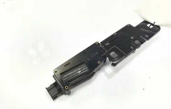 Audi A8 S8 D4 4H Front door soft close latching motor (coupe) 4H0627383