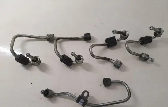 Seat Altea XL Fuel injector supply line/pipe 