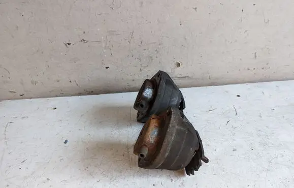BMW 5 E60 E61 Engine mount bracket