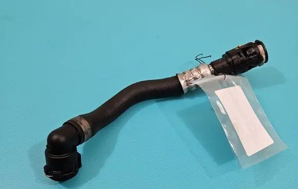 Engine coolant pipe/hose