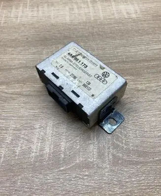 Audi A6 S6 C4 4A Alarm control unit/module 4A0951173