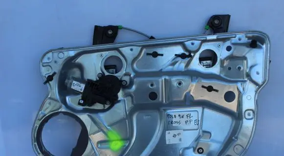 Volkswagen Polo IV 9N3 Front door window regulator with motor 