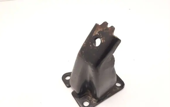 Nissan Navara D40 Engine mounting bracket
