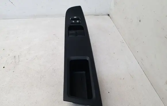 Toyota Yaris Electric window control switch 742320D680