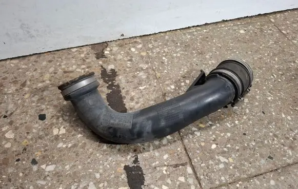 Volvo XC70 Intercooler hose/pipe 30741667