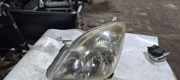 Toyota Corolla Verso E121 Headlight/headlamp