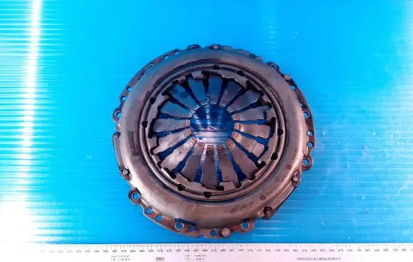 Opel Corsa D Pressure plate 55564199 1G06111