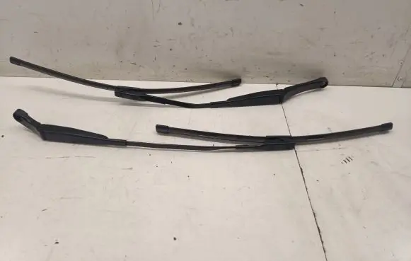 Audi TT TTS RS Mk3 8S Front wiper blade arm 8S2955408 8S2955407