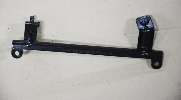Volkswagen Touareg II Engine mounting bracket 7P0133340A