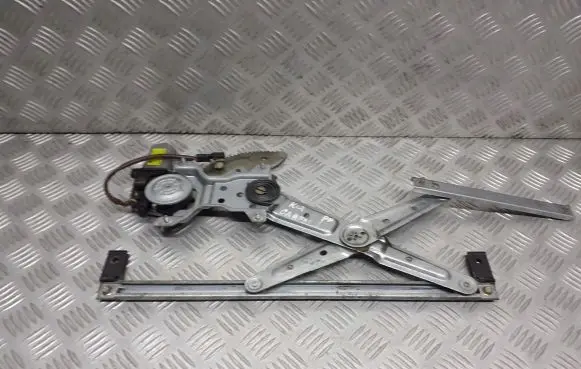 KIA Carens II Front door window regulator with motor XH004PO