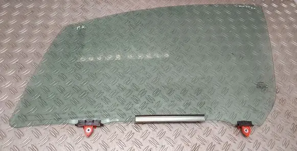 Toyota Yaris Front door window glass four-door
