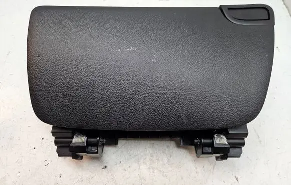 Chevrolet Trax Glove box AXB76421