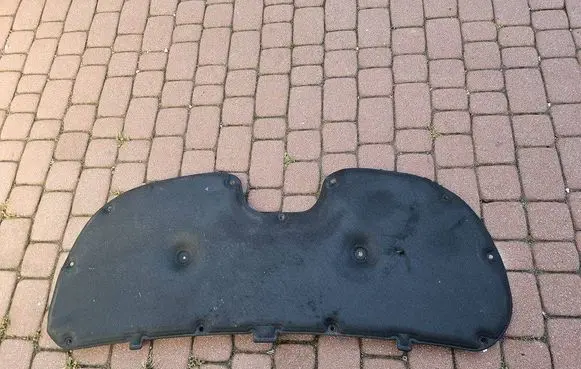 Engine bonnet/hood sound/heat insulation