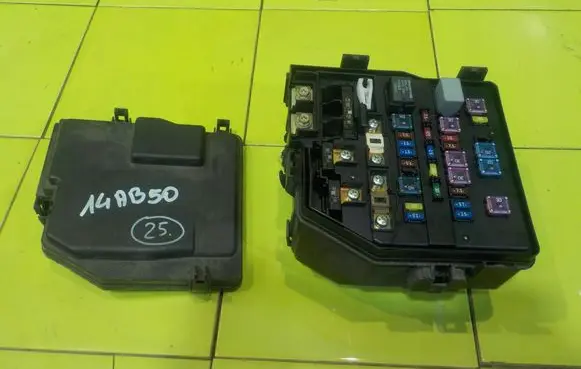 Honda CR-V Fuse box set BEZPIECZNIKOW 14AB50
