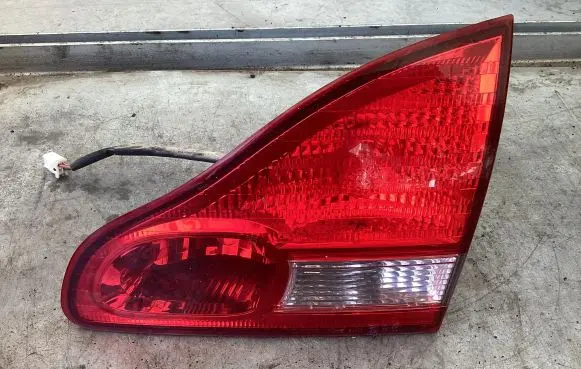 Toyota Avensis Verso Tailgate rear/tail lights