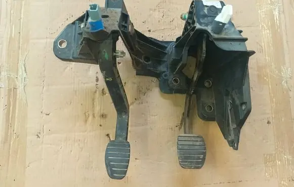 Renault Master III Pedal assembly 8200672233