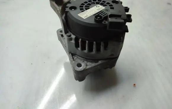 BMW 3 F30 F35 F31 Generator/alternator 8507625