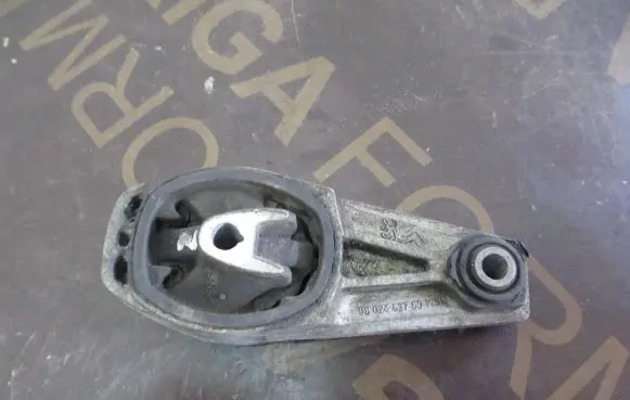 Peugeot 208 Engine mount bracket 9802483780 9673005780