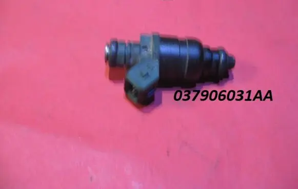 Skoda Octavia Mk1 (1U) Fuel injector 037906031AA