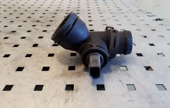 Engine coolant pipe/hose