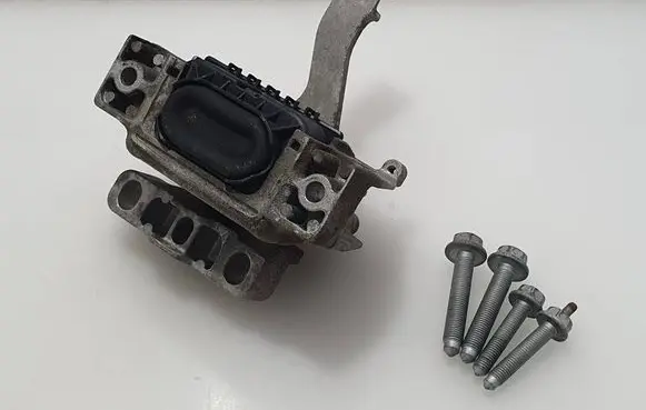 Volkswagen Tiguan Engine mount bracket 3Q0199262E X44TAEG7028902 03052016