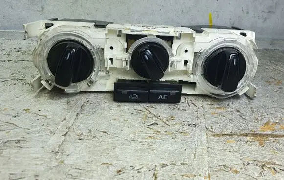 Skoda Fabia Mk2 (5J) Climate control unit 5J0820045D