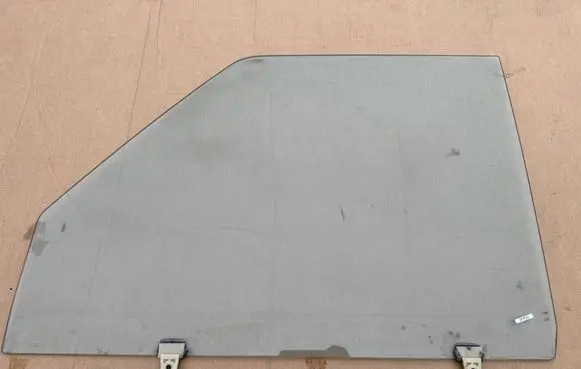 Nissan Patrol Y60 Front door window glass four-door 8030126J05