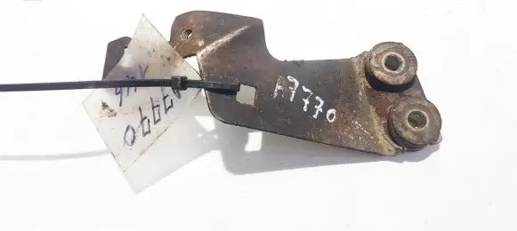 Nissan Primera Engine mounting bracket