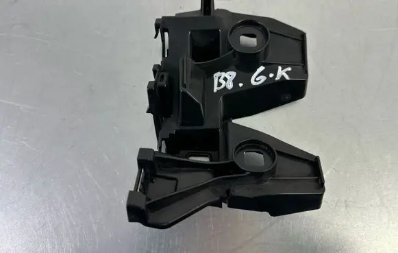 Volkswagen PASSAT B8 Rear bumper mounting bracket 3G9807483