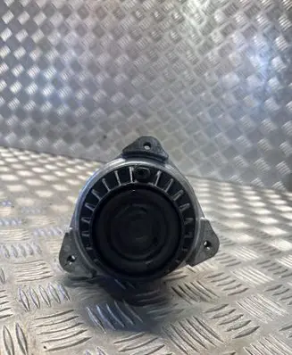 Engine mount bracket