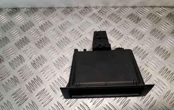 Renault Trafic III (X82) Dashboard storage box/compartment 684750562R