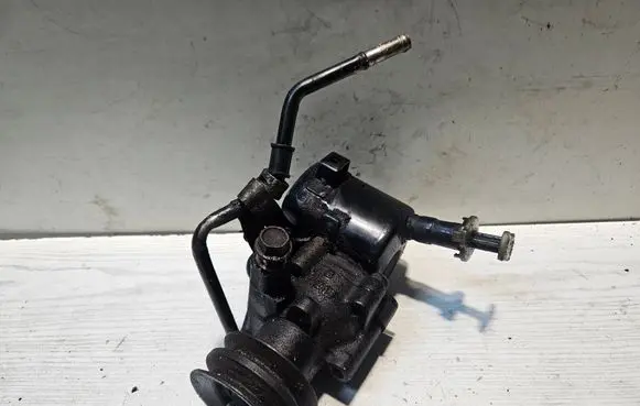 Mazda 626 Power steering pump G54532600A