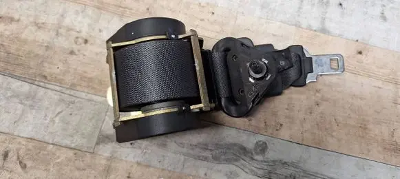 Middle seatbelt (rear)