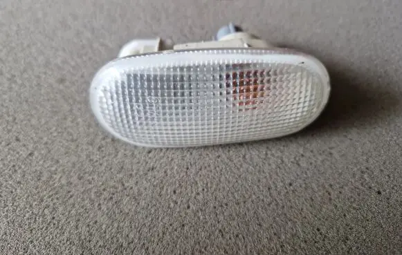 Mitsubishi L200 Front fender indicator light