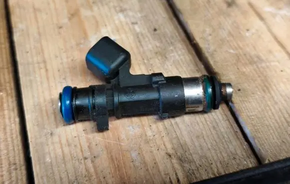 Chrysler Town & Country V Fuel injector 04591986AA